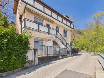 Elegante casa indipendente 6.5 locali con ampio giardino e posto auto, Breggia