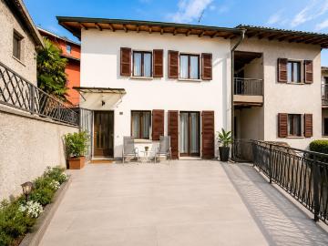 Elegante casa indipendente di 4.5 locali con garage, nel nucleo di Gravesano