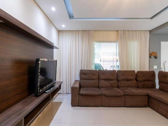 Elegante casa para venda em Jardim Três Marias com 2 quartos, sendo 1 suíte, 81m²