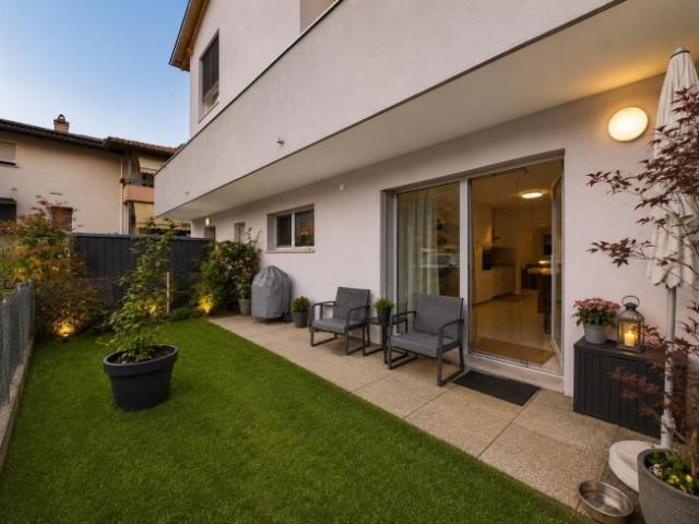 Elegante casa plurifamiliare di 3 appartamenti con giardino, Arbedo Castione
