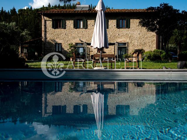 Elegante casale immerso nella quiete delle colline toscane 650m² Montespertoli