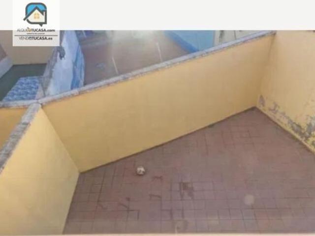Elegante Chalet Pareado en Venta de Baños Ideal para Familias