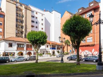 Elegante Chalet Reformado en Oviedo: Jardín, Terraza y Sótan. 170m² Oviedo