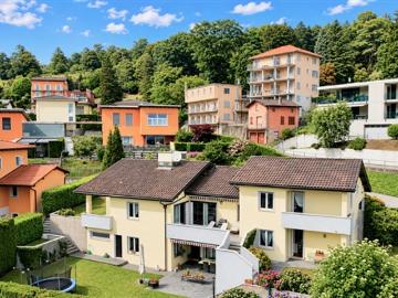 Elegante, charmante Villa mit Garten und der Möglichkeit, einen Pool a