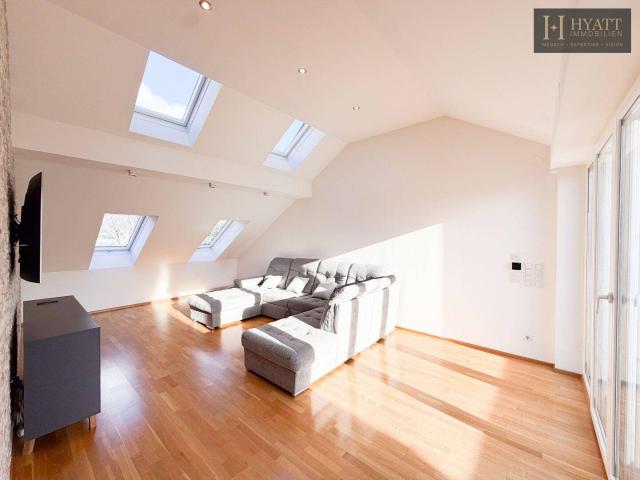 Elegante Dachgeschosswohnung mit Terrasse, Klimaanlage & Smart Home | inkl. Garage