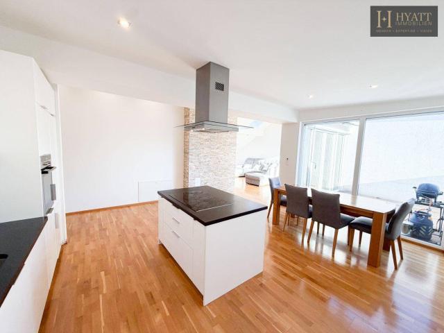 Elegante Dachgeschosswohnung mit Terrasse, Klimaanlage & Smart Home | inkl. Stellplatz