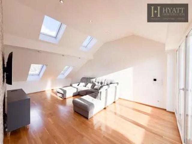 Elegante Dachgeschosswohnung mit Terrasse, Klimaanlage & Smart Home | inkl. Stellplatz