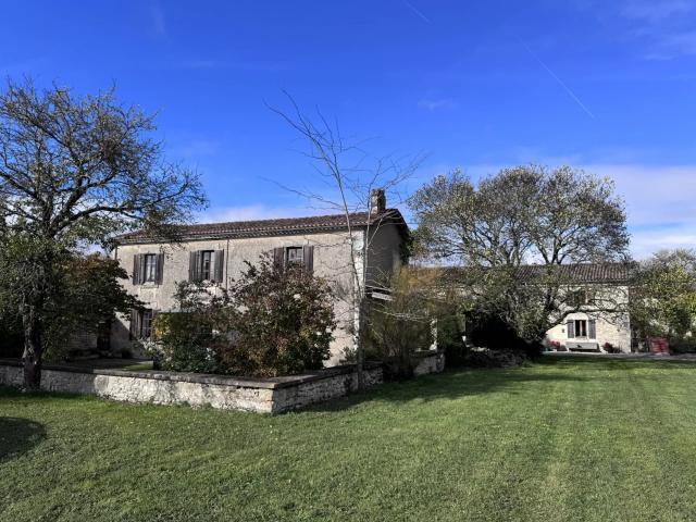 Élégante demeure en bordure de village avec maison d’amis et. 238m² Genac