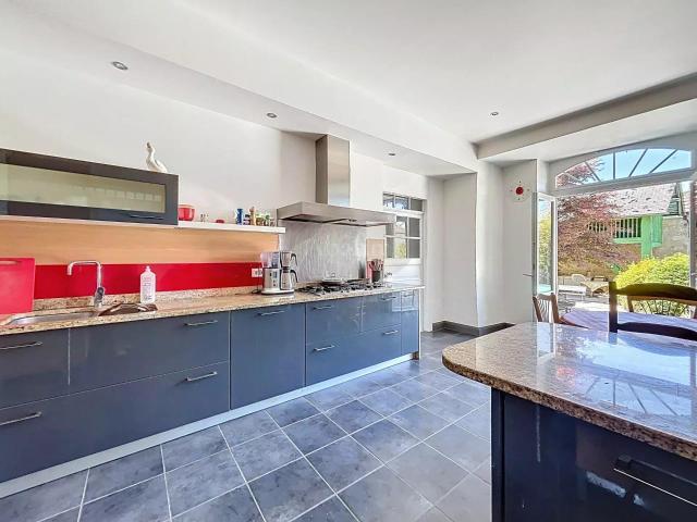 Elégante demeure, piscine 445m² Tournay