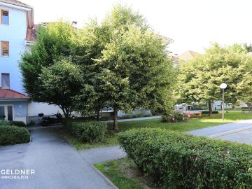 Elegante Designerwohnung, DG, lichtdurchflutet– ruhige Lage Parkplatz sofort verfügbar!