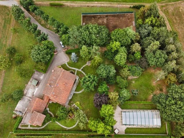 Elegante dimora con 1 ha di terreno, piscina e campo da tenn. 962m² Villanova Mondovì
