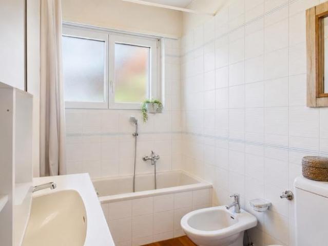 Elegante Doppelhaushälfte mit 12 Zimmern und grossem Privatpark