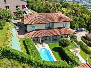 Elegante Doppelhaushälfte mit Panoramablick – verhandelbarer Preis