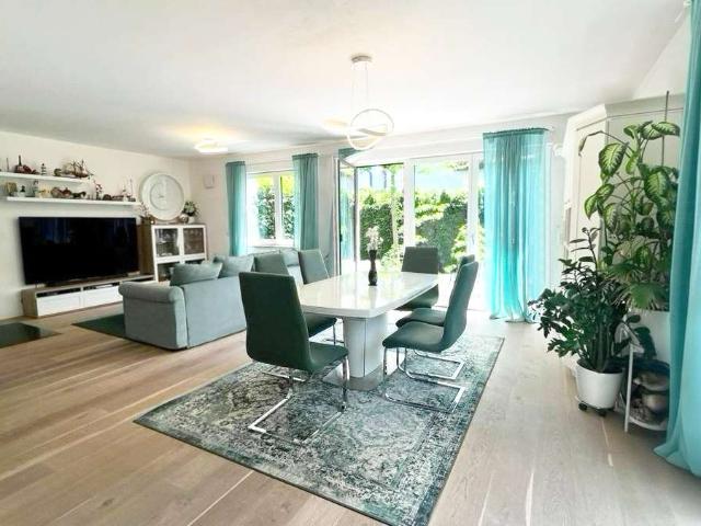 Elegante Doppelhaushälfte abseits der Straße – ruhig & familienfreundlich