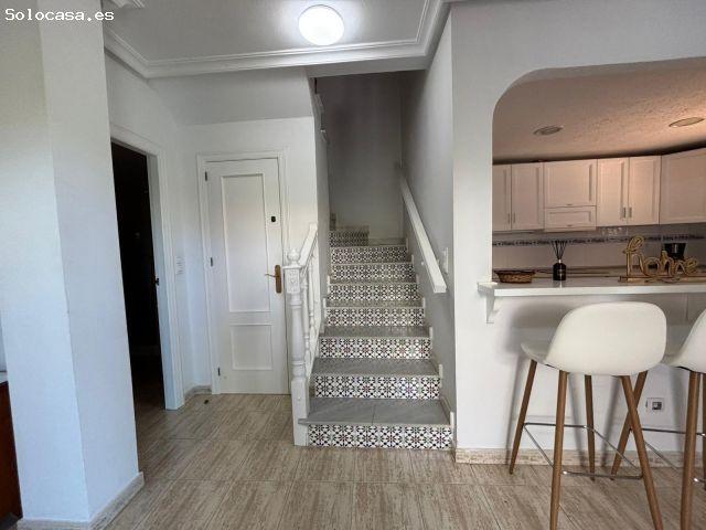 Elegante Dúplex Vacacional con Piscina y Terraza
