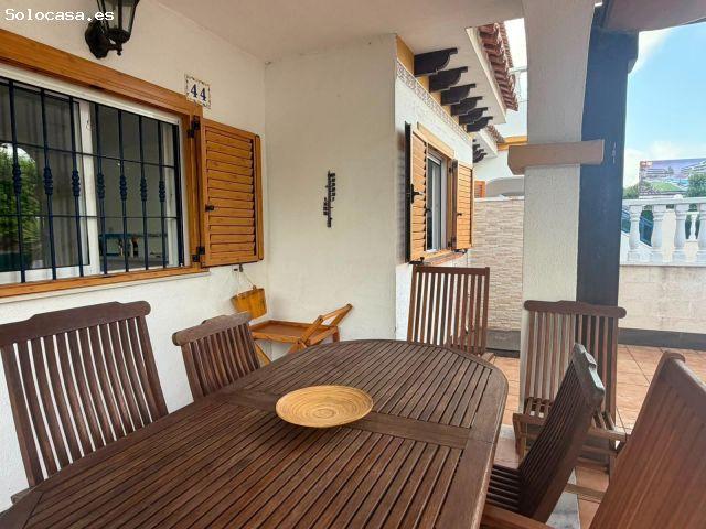 Elegante Dúplex Vacacional con Piscina y Terraza