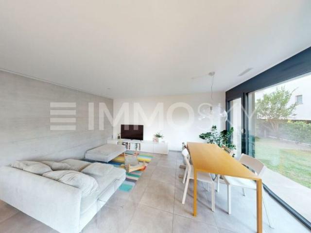 Elegante e moderno con giardino privato