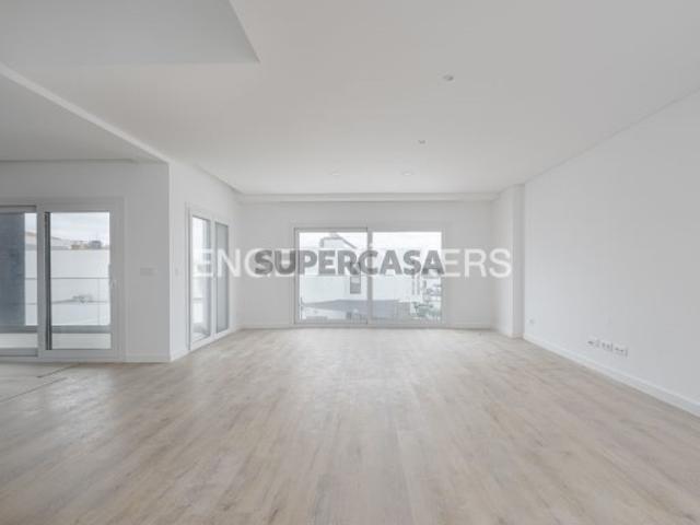 Elegante e Moderno Apartamento T3, em Vale de Milhaços, próximo a Lisboa e a Praias Deslumbrantes