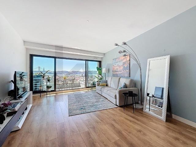 Elegante e com uma vista única: T2 com garagem e arrecadaçã. 120m² Ajuda