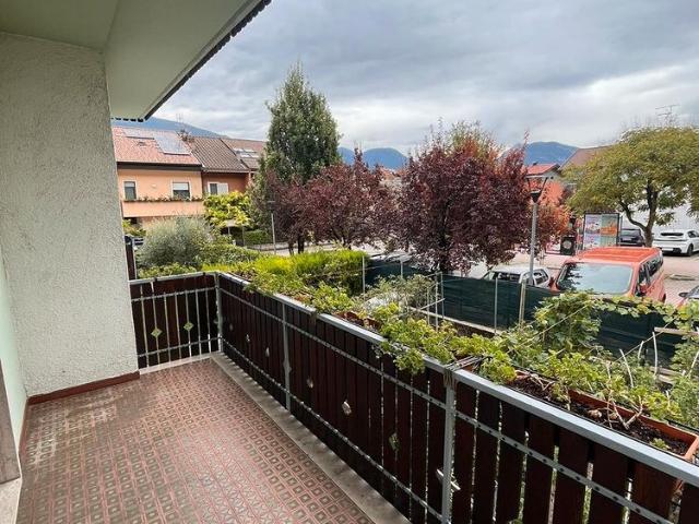Elegante e grande appartamento in villa