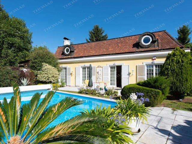 Elegante Einfamilienvilla mit Wellnessbereich & Pool in bester Lage von Mauer