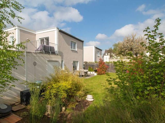 Elegante Erdgeschosswohnung mit Garten und Garage Wohnen in Mayen mit Stil und Komfort