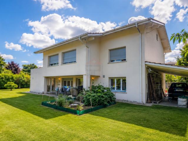 Elegante Familienvilla mit grossem, flachem Garten und grossem Potenzial in Founex