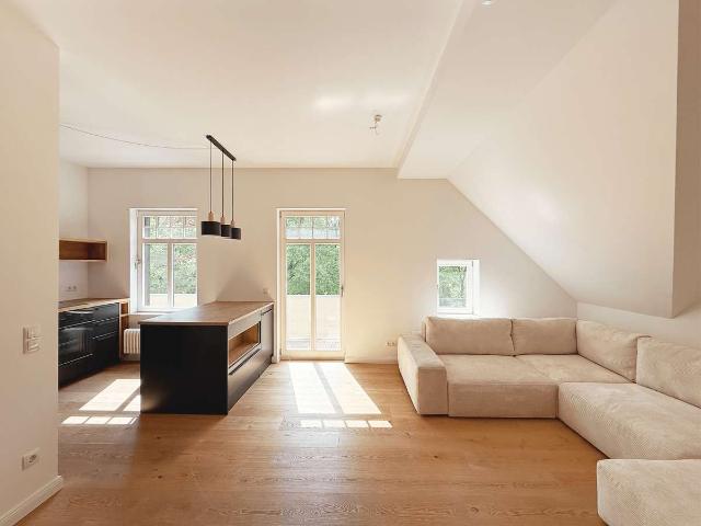 Elegante Familienwohnung mit 4 Schlafzimmern auf parkähnlichem Grundstück