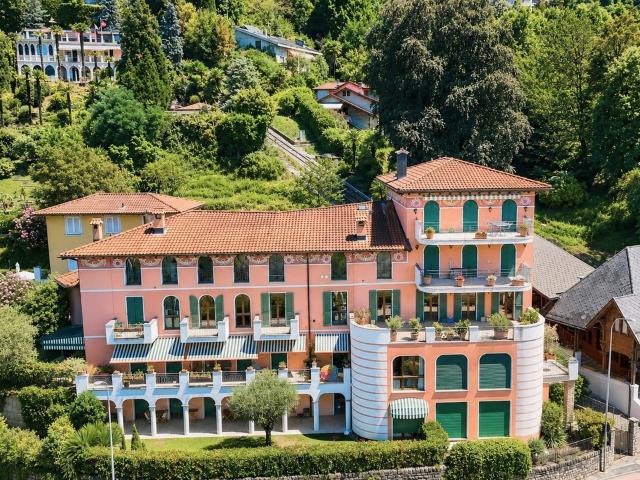 Elegante Ferienwohnung mit Panoramablick auf den See und die Berge