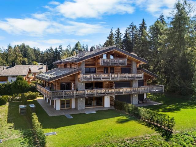 Elegante Gartengeschosswohnung in Crans Montana