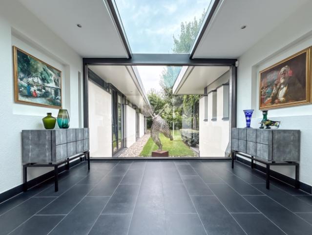 Elegante, geräumige und helle Wohnung mit Pool im Herzen von Vessy