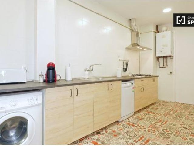Elegante habitación con cama doble en alquiler en Gràcia