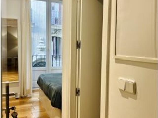 Elegante habitación en alquiler en apartamento de 6 dormitorios en Centro, Madrid