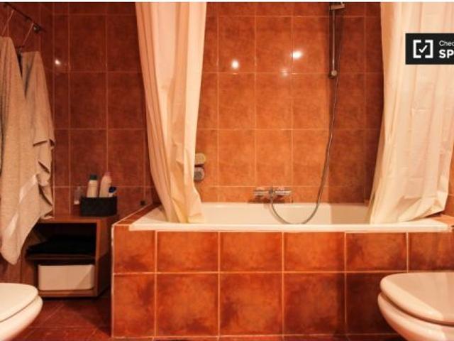 Elegante habitación en alquiler en apartamento de 6 dormitorios, L’Esquerra