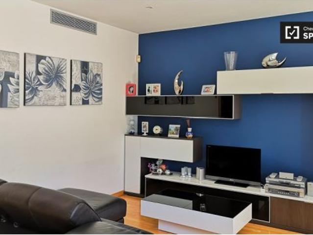 Elegante habitación en alquiler en el apartamento de 2 dormitorios en El Poblenou