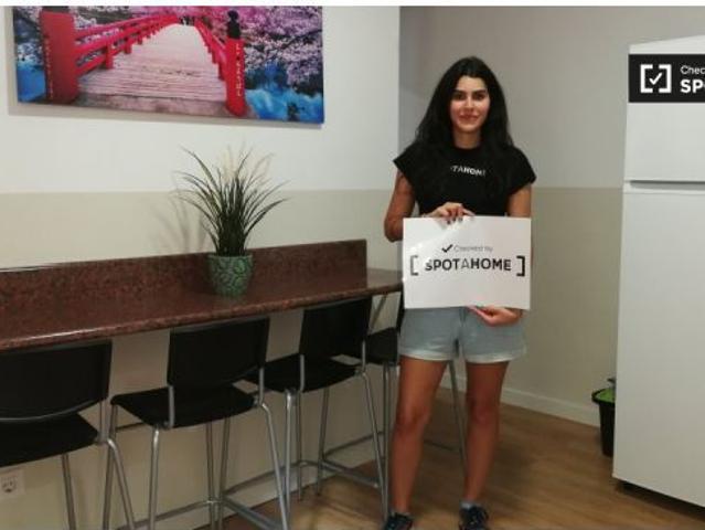 Elegante habitación en alquiler en el apartamento de 6 dormitorios en El Raval
