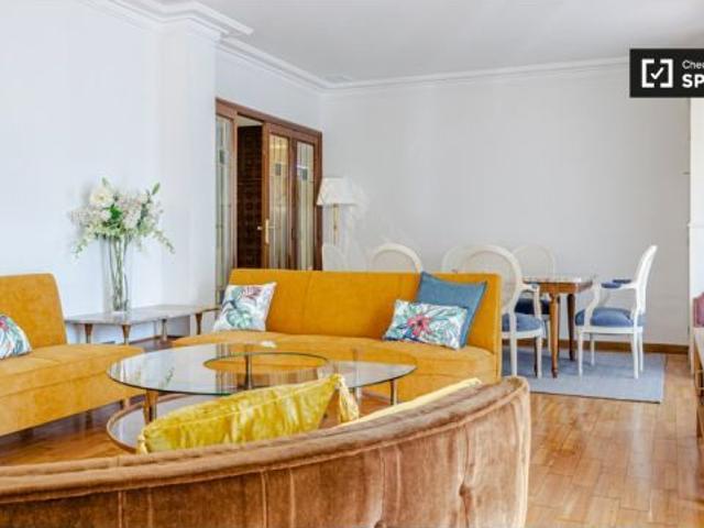 Elegante habitación en alquiler en un apartamento de 5 dormitorios en Ciutat Vella