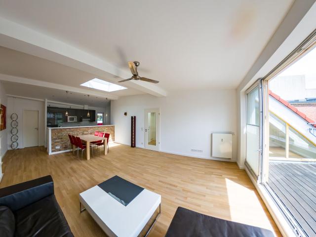 Elegante hochwertige DG Wohnung nahe Kollwitzplatz