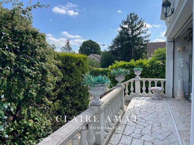 Élégante Mansard baignée de lumière, au charme raffiné et aux inspirations d’un véritable palais de glaces