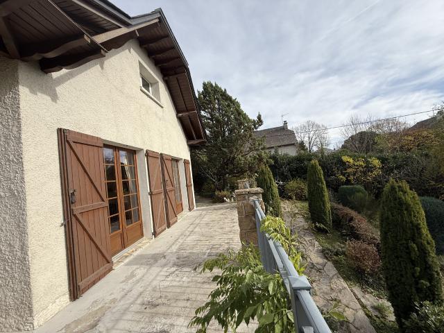 RIEUPEYROUX: Elégante maison