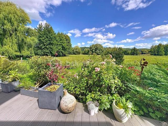 Maison contemporaine de 149 m² sur terrain d'environ 3 800 m²