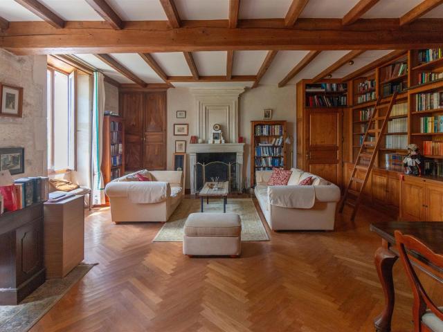 Élégante maison charentaise avec sa piscine et annexe d'invi. 290m² Saint Sulpice de Cognac