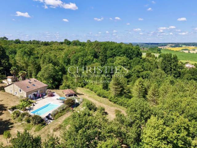 Élégante Maison Charentaise Rénovée avec Piscine, Calme Abso. 215m² Montmoreau