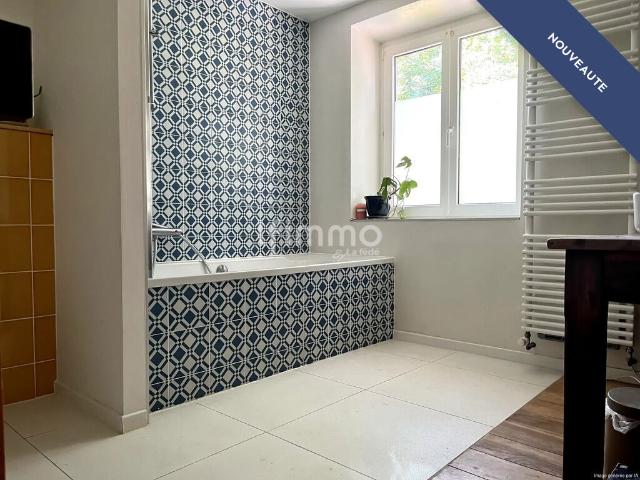 Elégante maison avec deux appartements et une grange