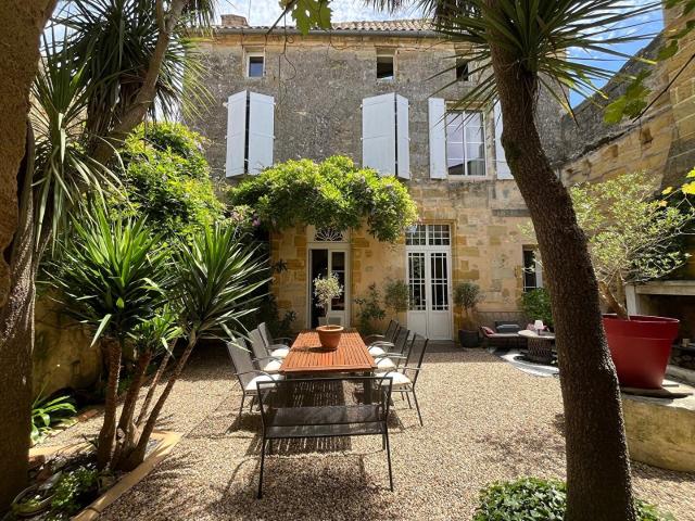Élégante maison bourgeoise avec jardin paysager, piscine et. 420m² Castillon la Bataille