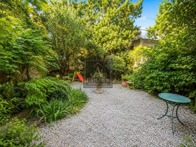 Elégante maison bourgeoise de caractère avec jardin au coeur