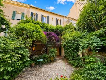 Elégante maison bourgeoise de caractère avec jardin au coeur