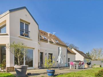 Élégante Maison d'Architecte Lumineuse avec Jardin et Vue Dé. 140m² Epiais Rhus