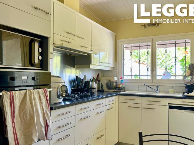 Élégante maison de 5 chambres avec piscine chauffée, jardin & garage — À pied du centre de Bergerac