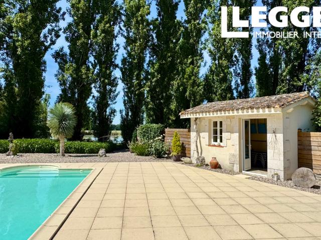 Élégante maison de campagne en pierre de trois chambres avec piscine près d'Issigeac